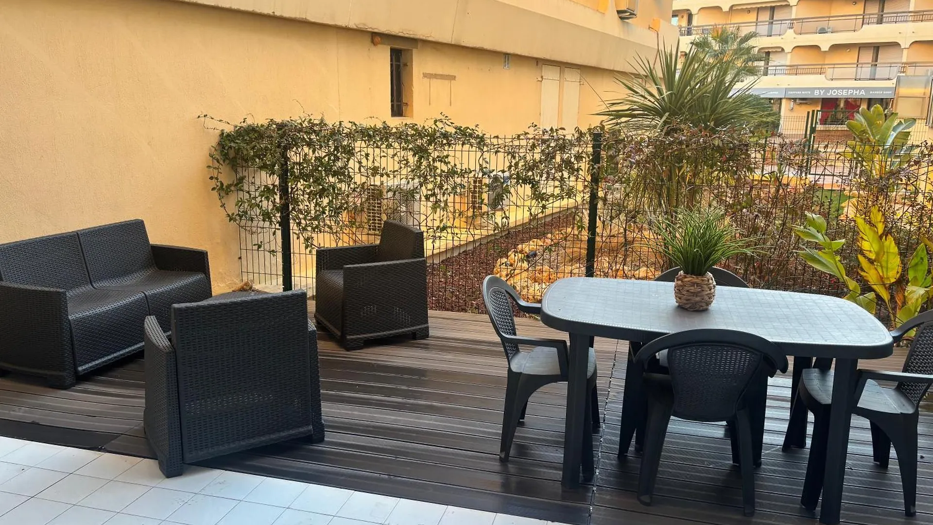Apartment Studio Cabine En Front De Mer Frejus France